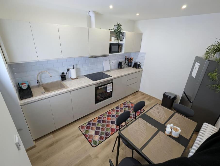 Cool Apartment 兹诺伊莫 外观 照片