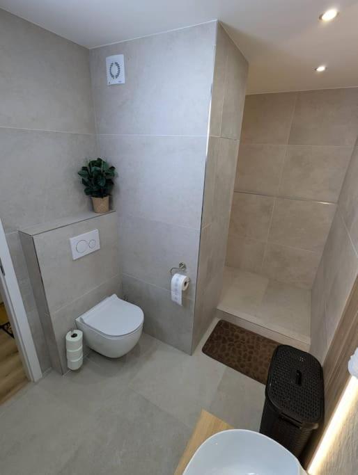 Cool Apartment 兹诺伊莫 外观 照片