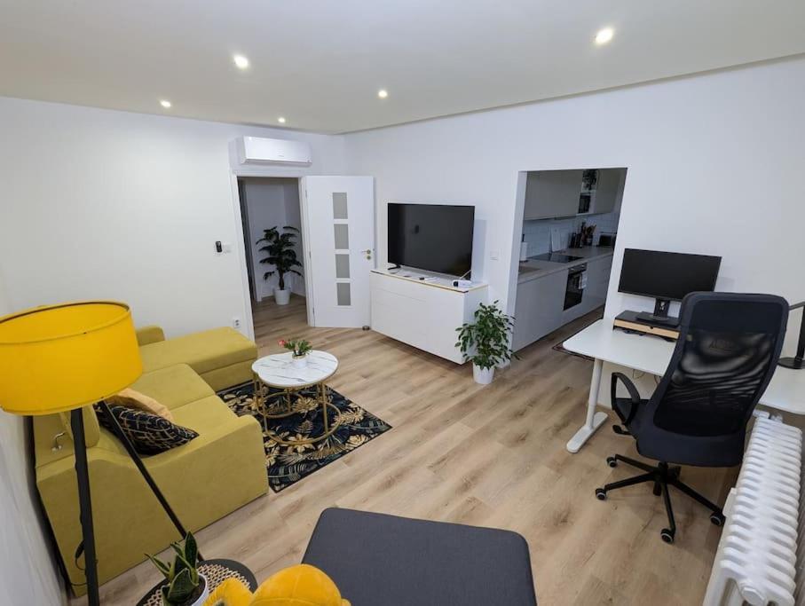 Cool Apartment 兹诺伊莫 外观 照片